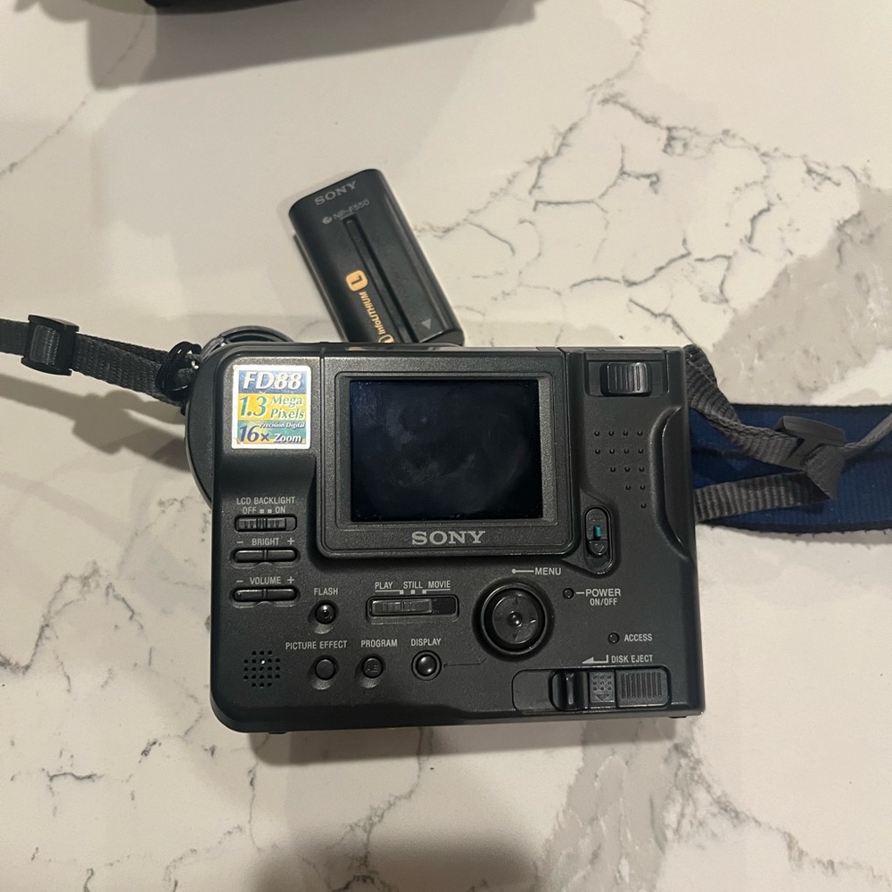 Sony Mavica MVC-FD88 0.4MP Digital Camera with Leather Case TESTED WORKS!! - Picture 7 of 9